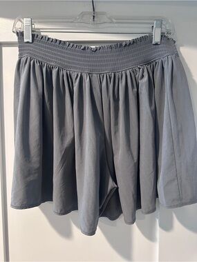 Athleta Smocked Waist Butterfly Shorts in Light Gray size small